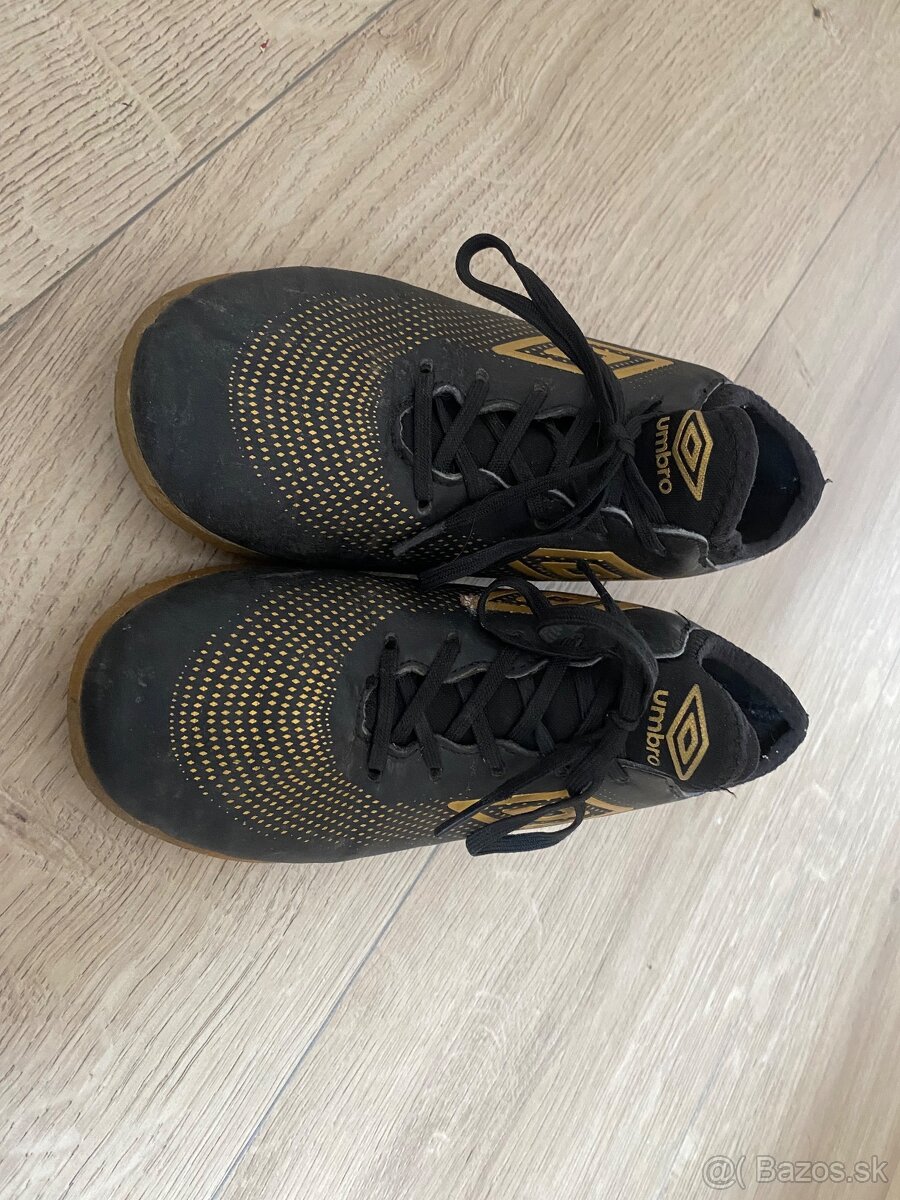 Predam chlapcenske halovky Umbro - 2