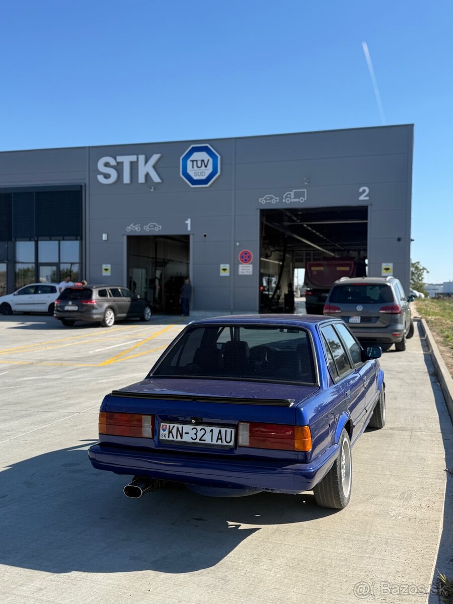 BMW e30 3.0i - 2