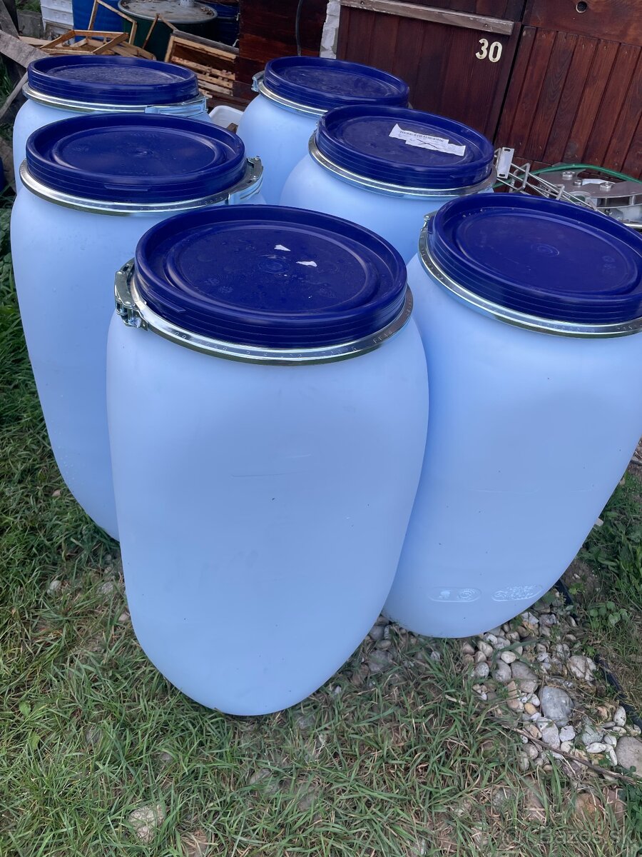 plastové sudy cca 70 litrové - 2