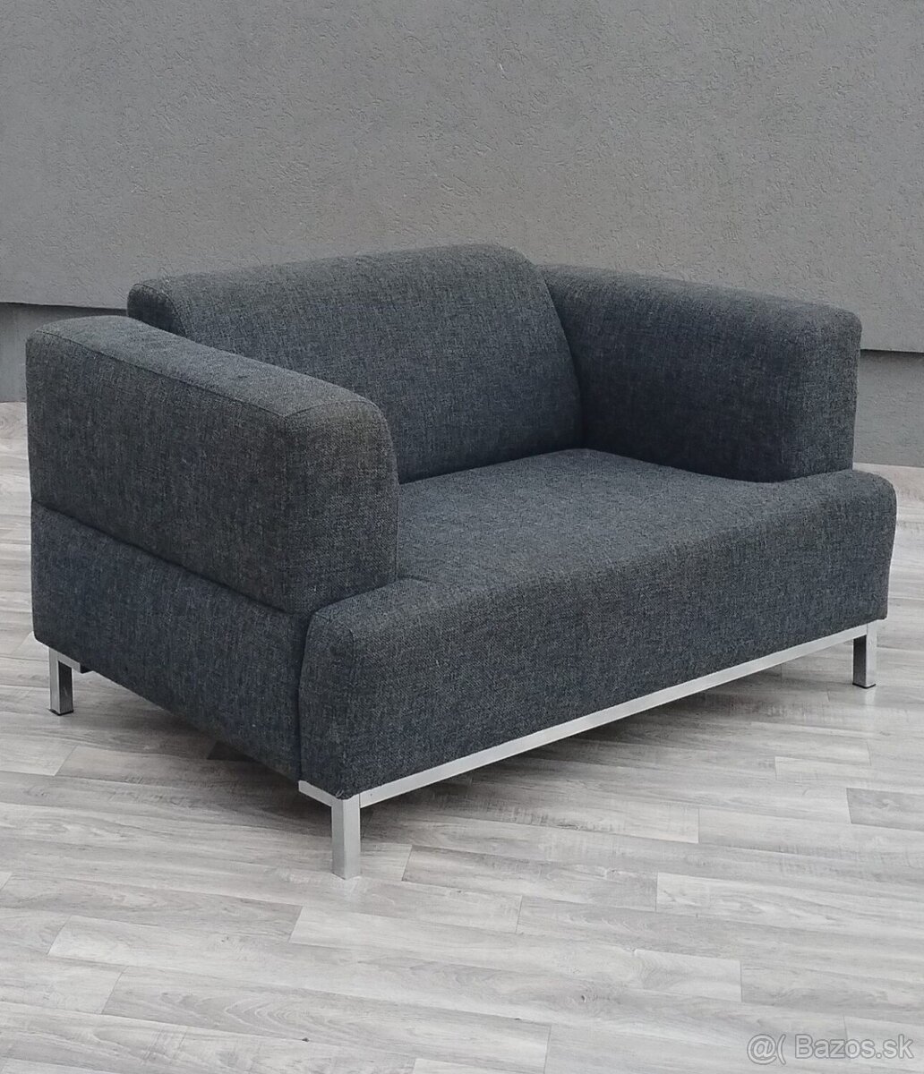 Pohovka sivá látková . - 2