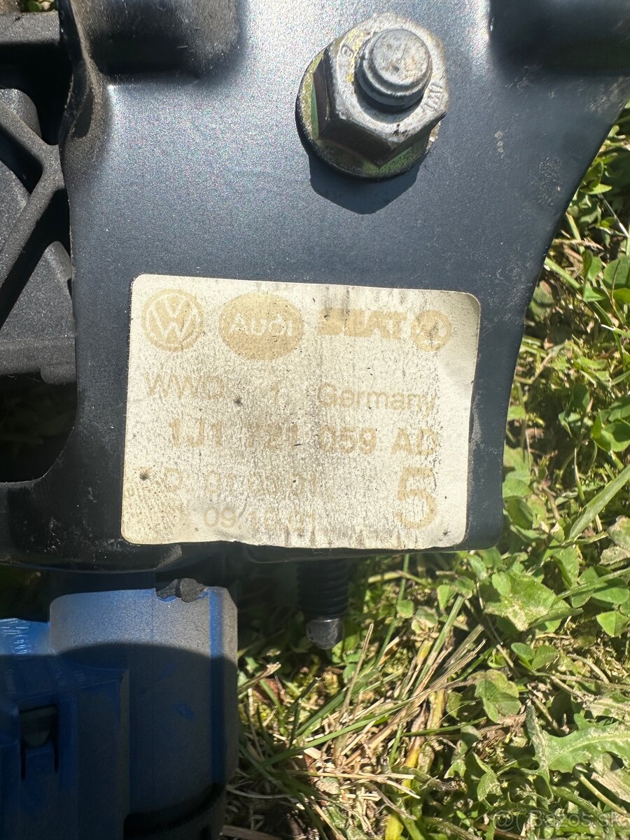 Spojkový pedál – Škoda Octavia 1 - 2