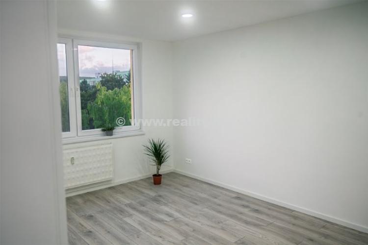 Predám zrekonštruovaný 3-izbový byt v Bánovciach n/B - 2