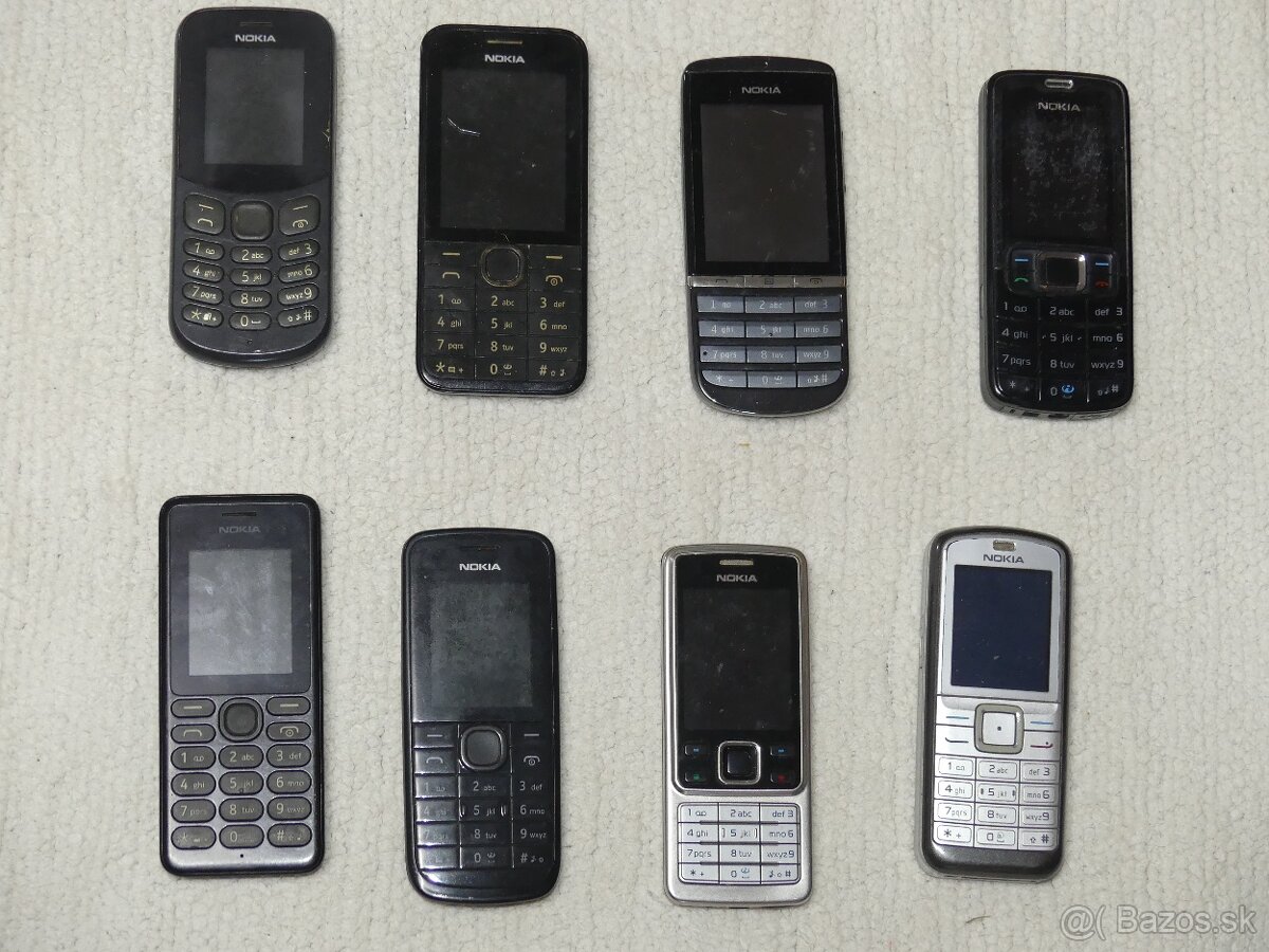 Nokia retro, vintage telefony spolu s nabijackou a headsetom - 2