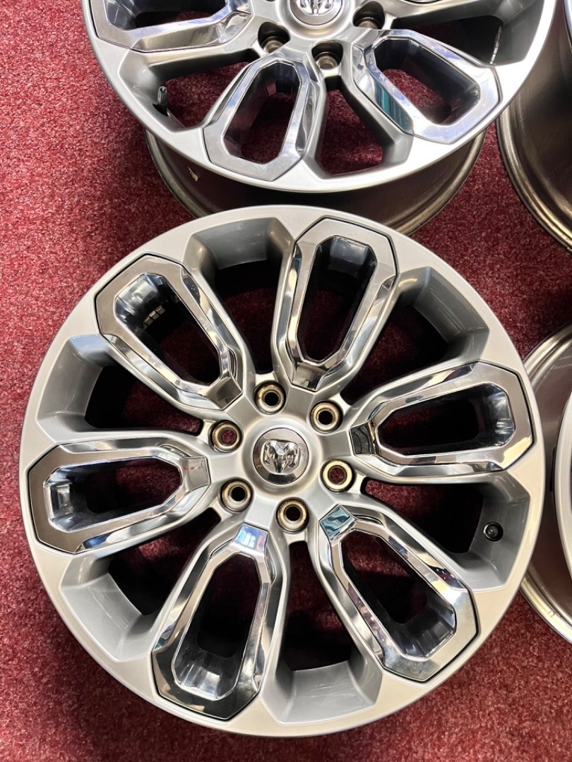 6x139.7 R20 Originál Dodge RAM 5.Generace - TOP STAV - 2