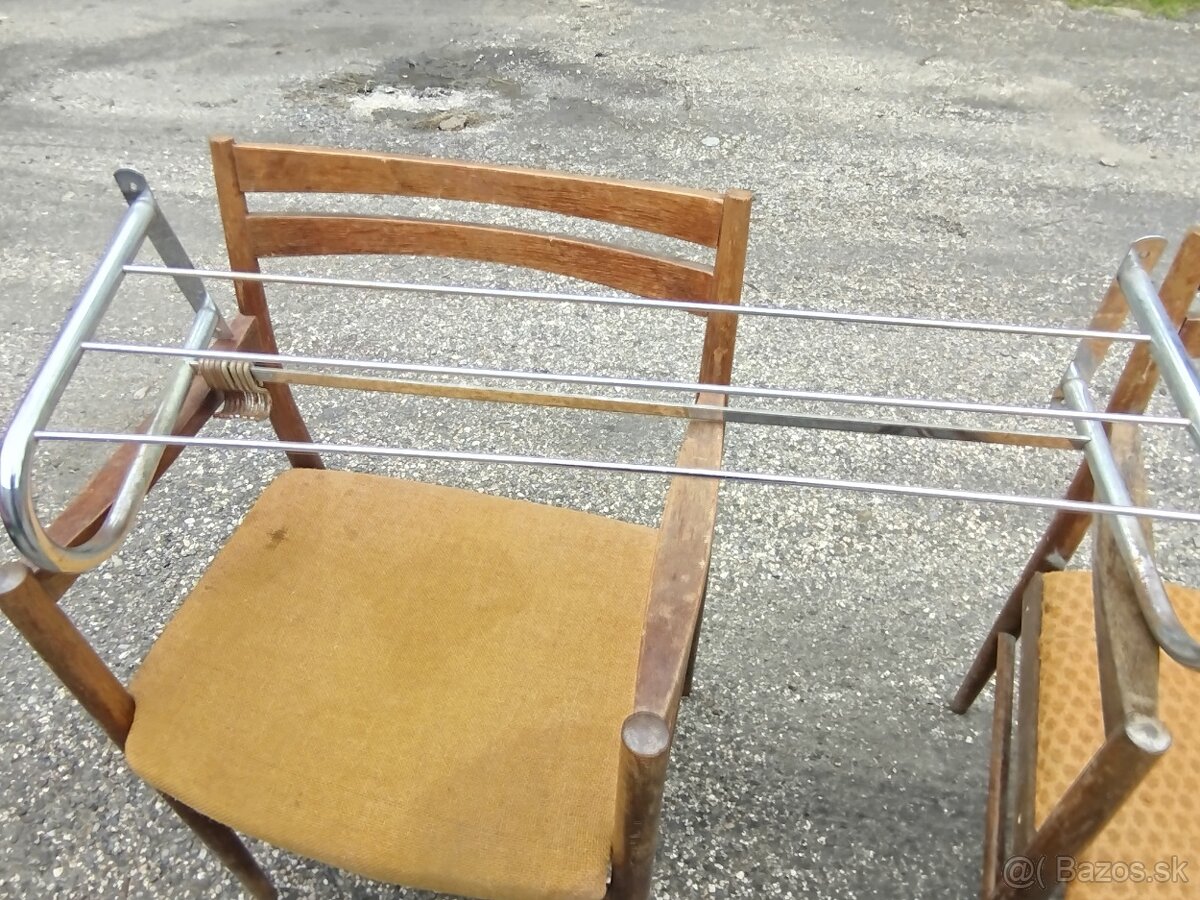 Predám chrómový vešiak. - 2