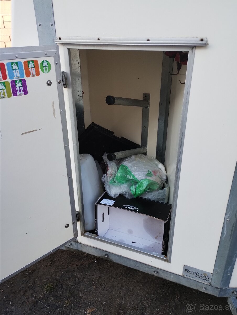 Prepravnik na kone.Hofer PT135. - 2