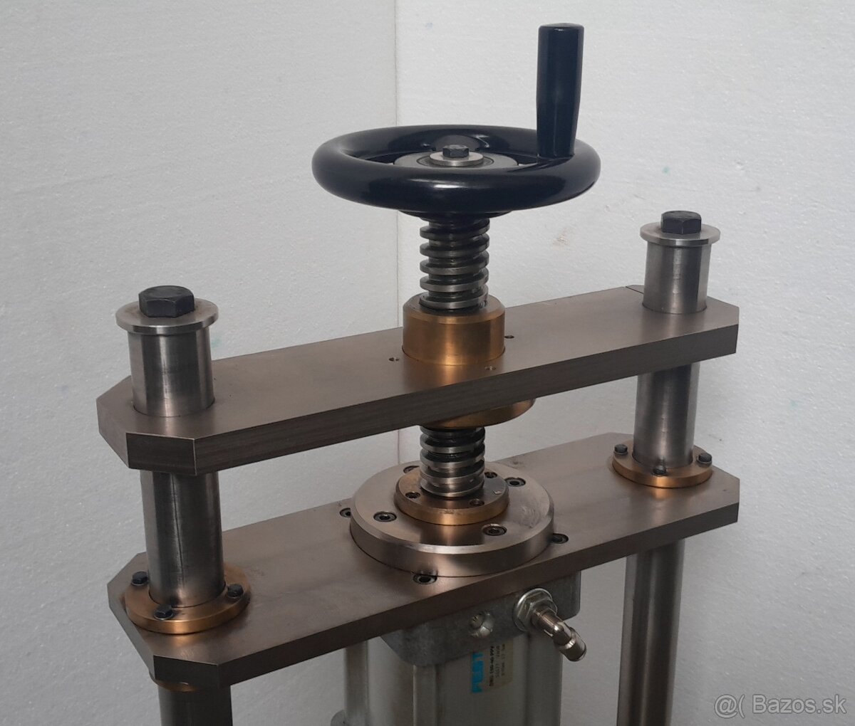 Predám pneumatický lis - 2