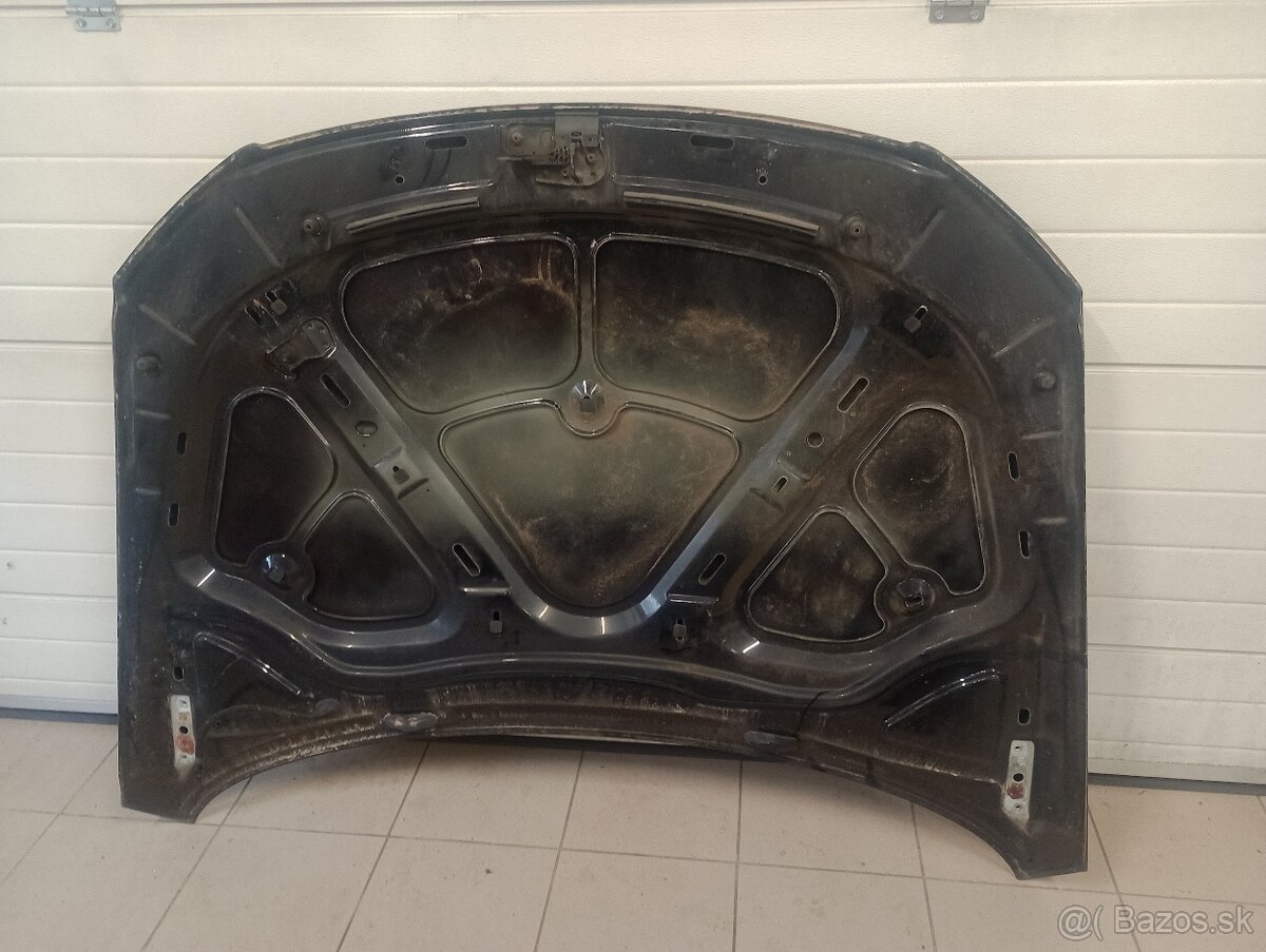 Predna kapota Volkswagen Passat B6 - 2