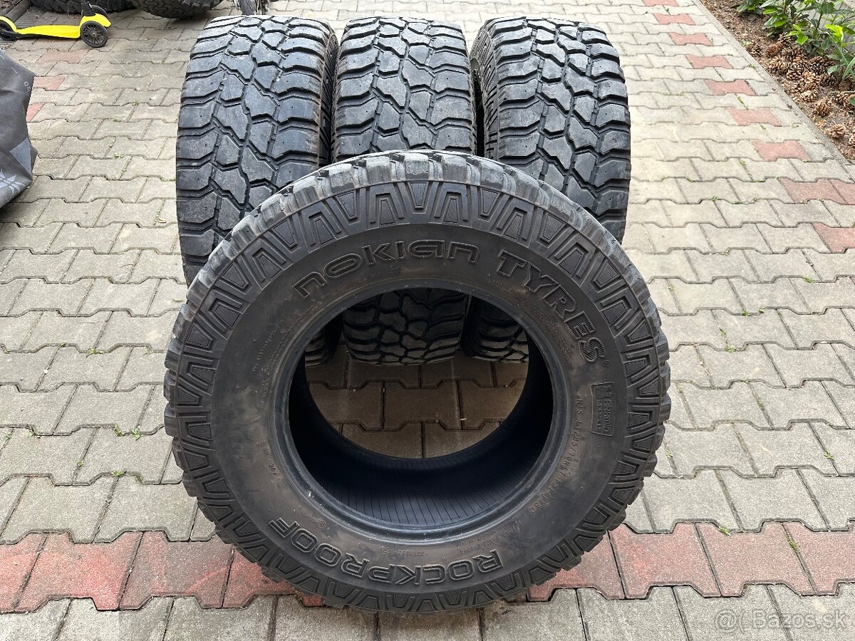 285/70 R17 Nokian MT
