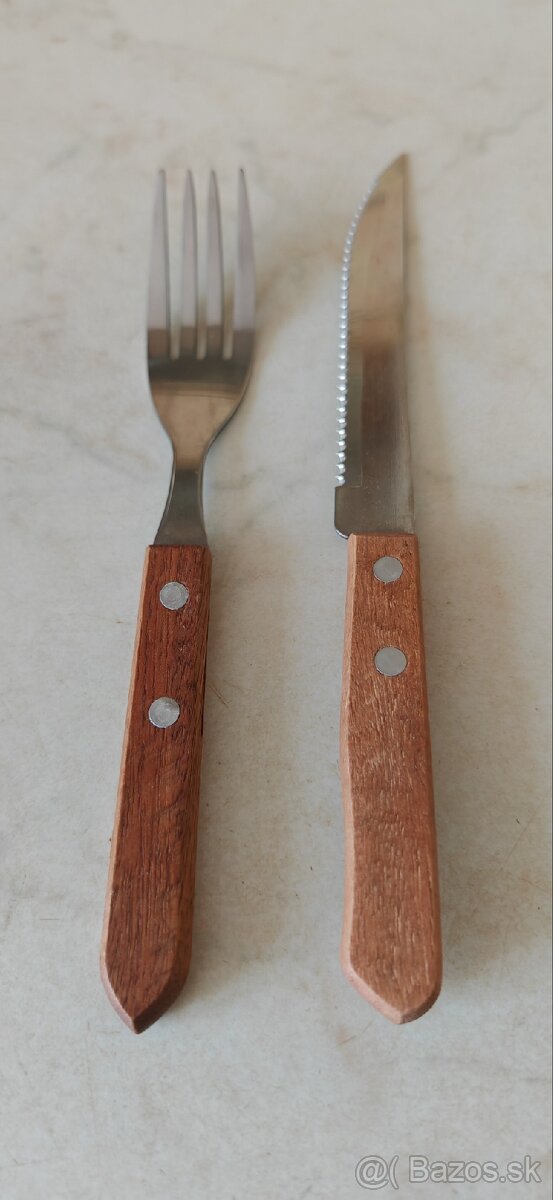 Tanier, príbor, fľaša na šľahačku, kôš - 2