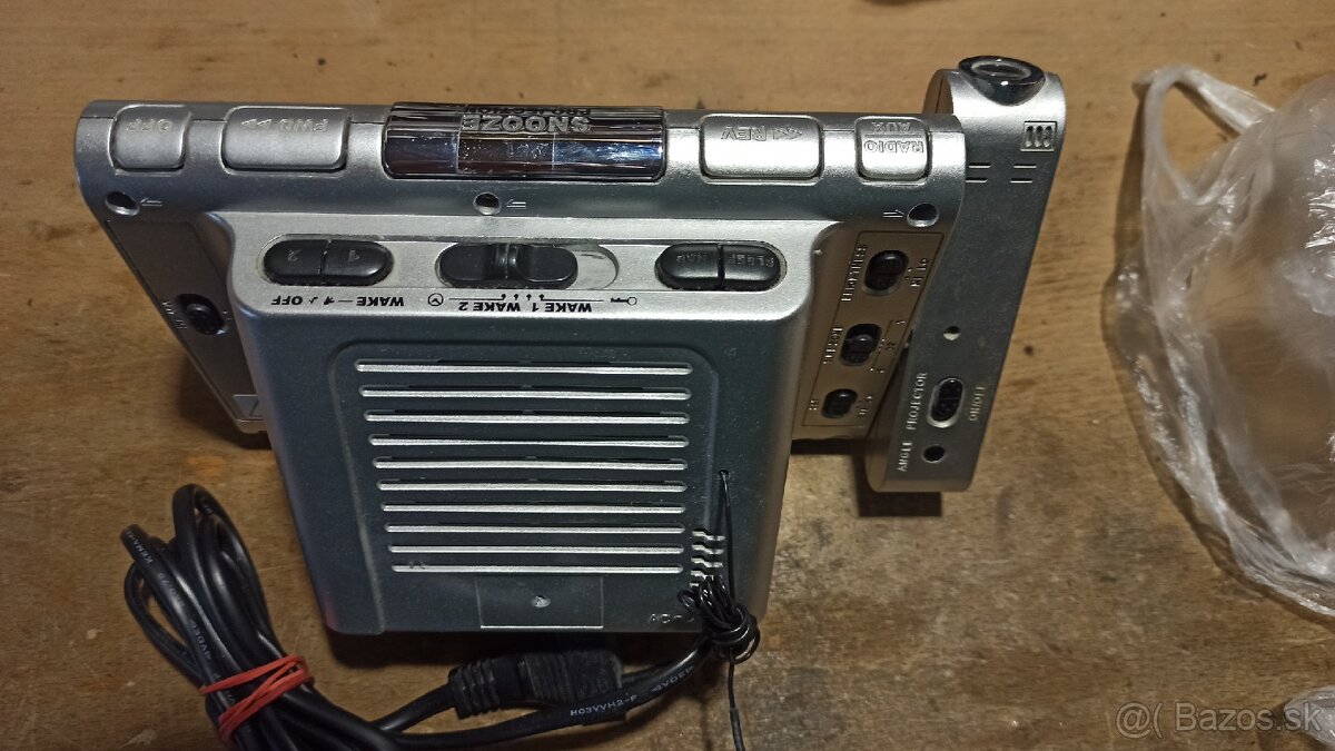 Rádio budík s projekciou času - 2