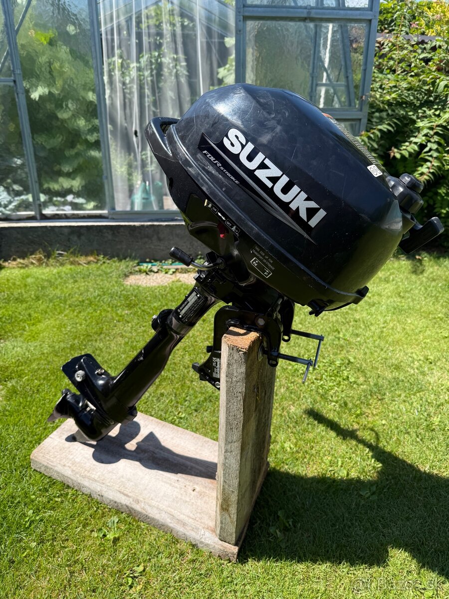 Lodný motor suzuki 2,5 - 2