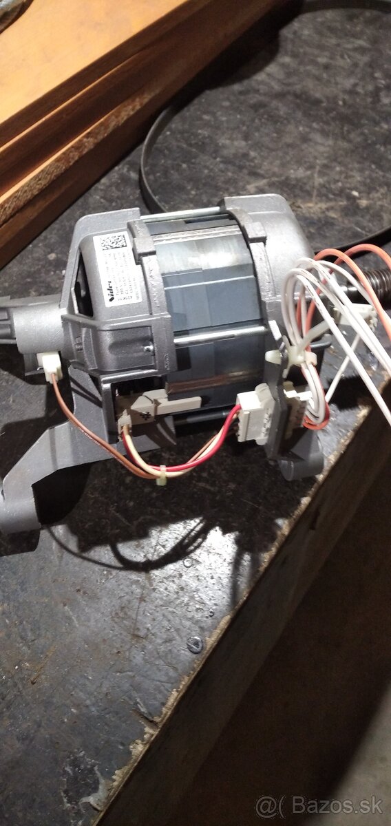 Predám motor z práčky - 2