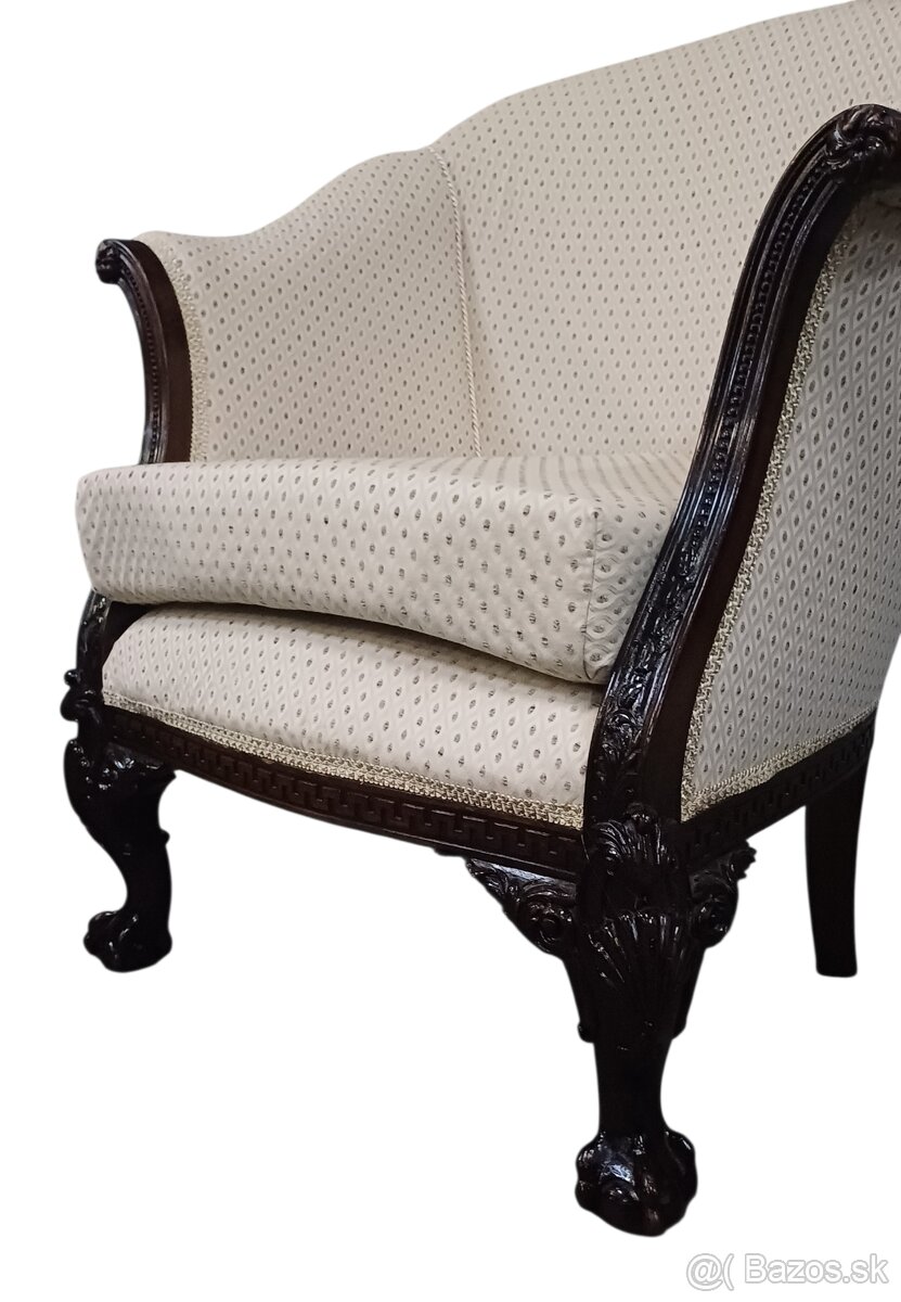 Staroẓ̌itné kreslo - 2