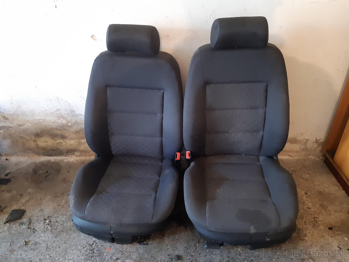 AUDI A6 C5 - sedačky + roleta - 2