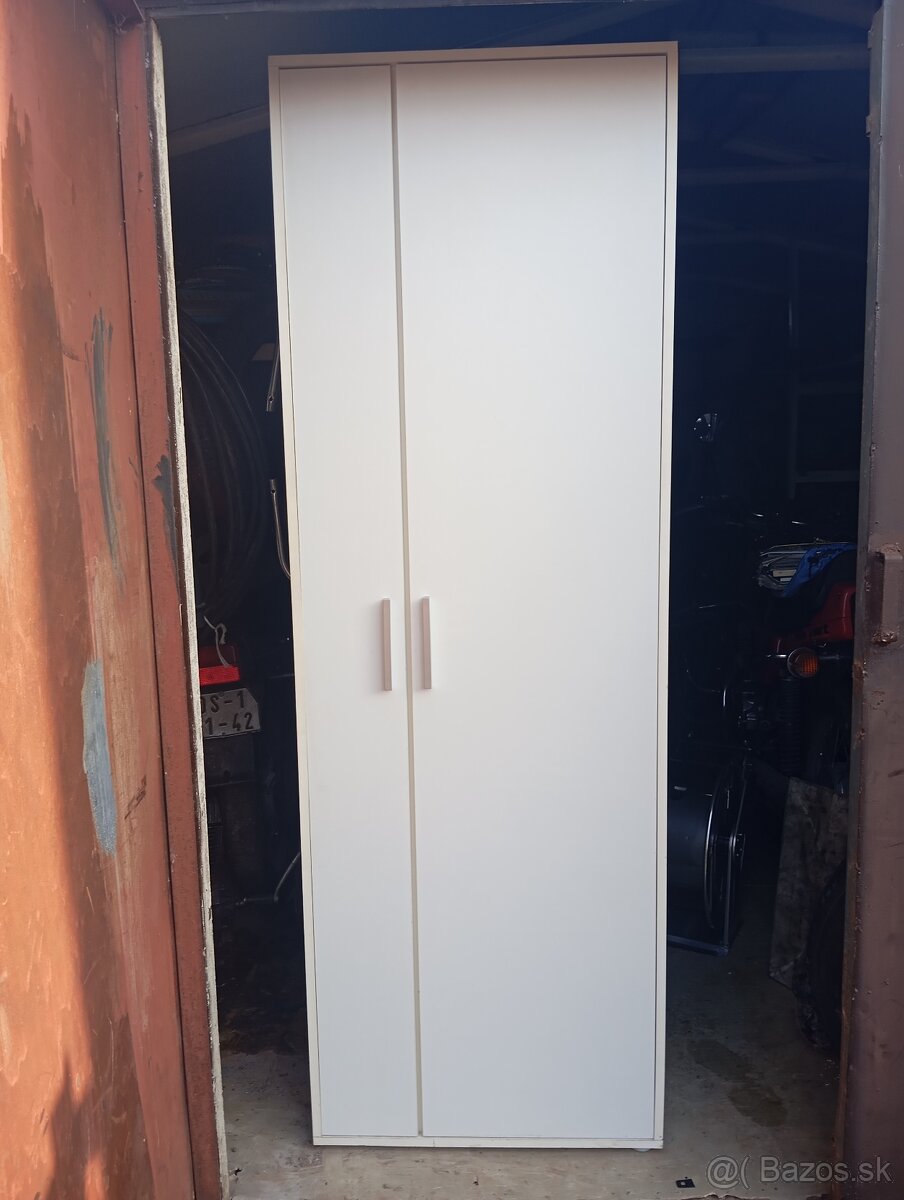 AKCIA: 3 dverova skrina - 2