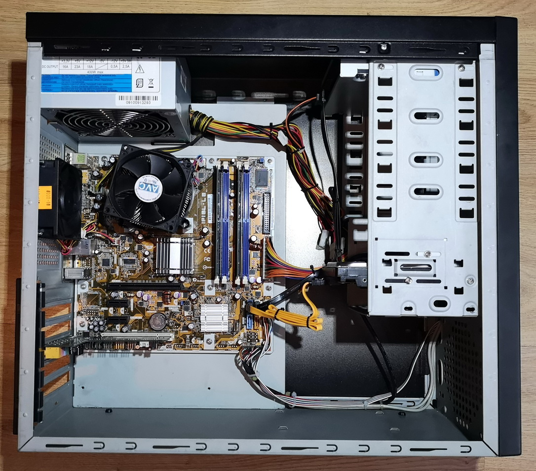 Predám starší PC Pentium 2,5GHz (06) - 2