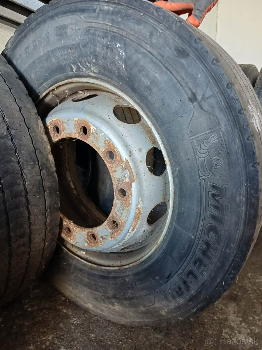 MICHELIN 315/70r22,5 s diskami - záberové - 2