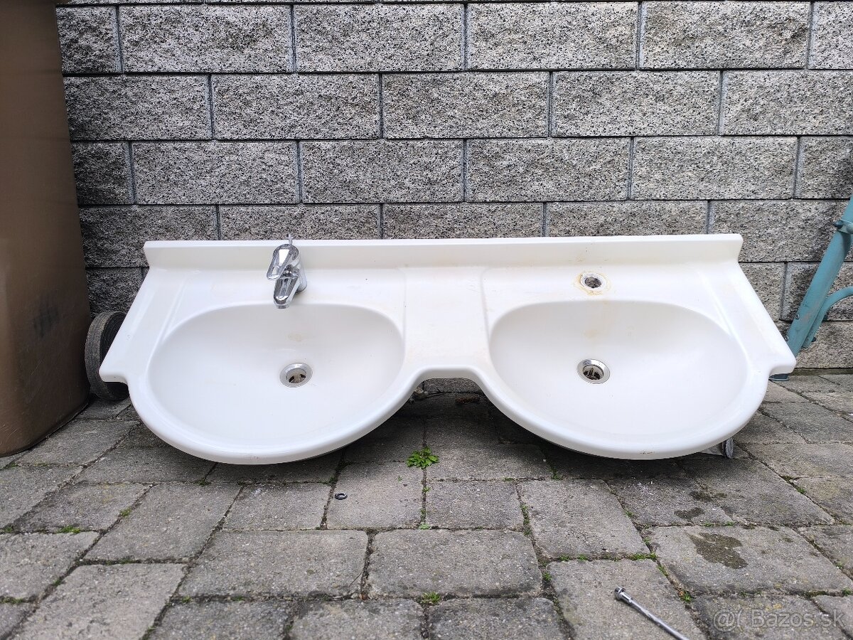 Keramické dvojumývadlo - používané - 2