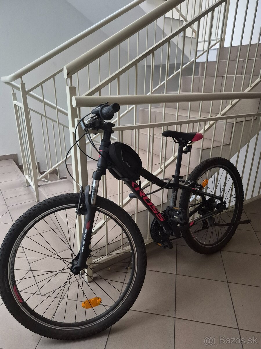 Predám komodu a bicykel. - 2