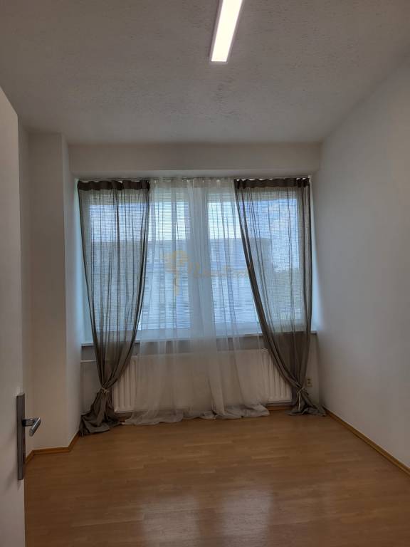 Kancelárie, Drieňová ul., Ružinov, 1 x 12,5 m2 a 1 x 25 m2 - 2