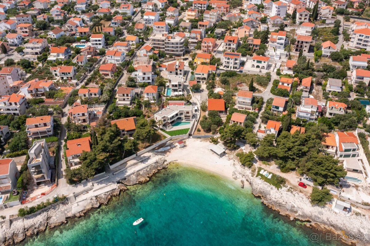 Chorvátsko, krásna vila druhý rad pri mori. - 2