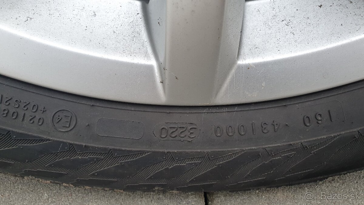 Nokian Tyres WR Snowproof 215/55 R17 - 2