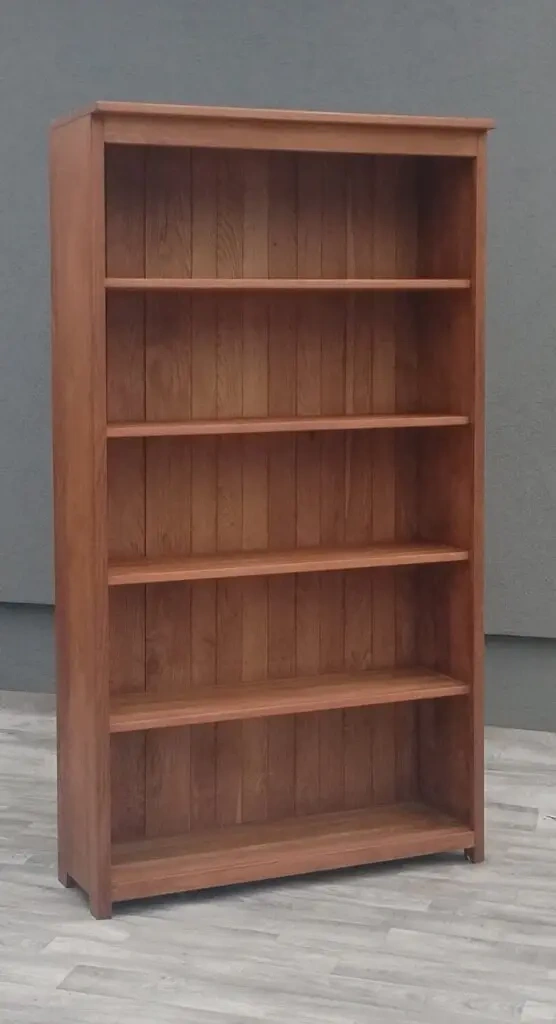 Knižnica so 4 policami. - 2