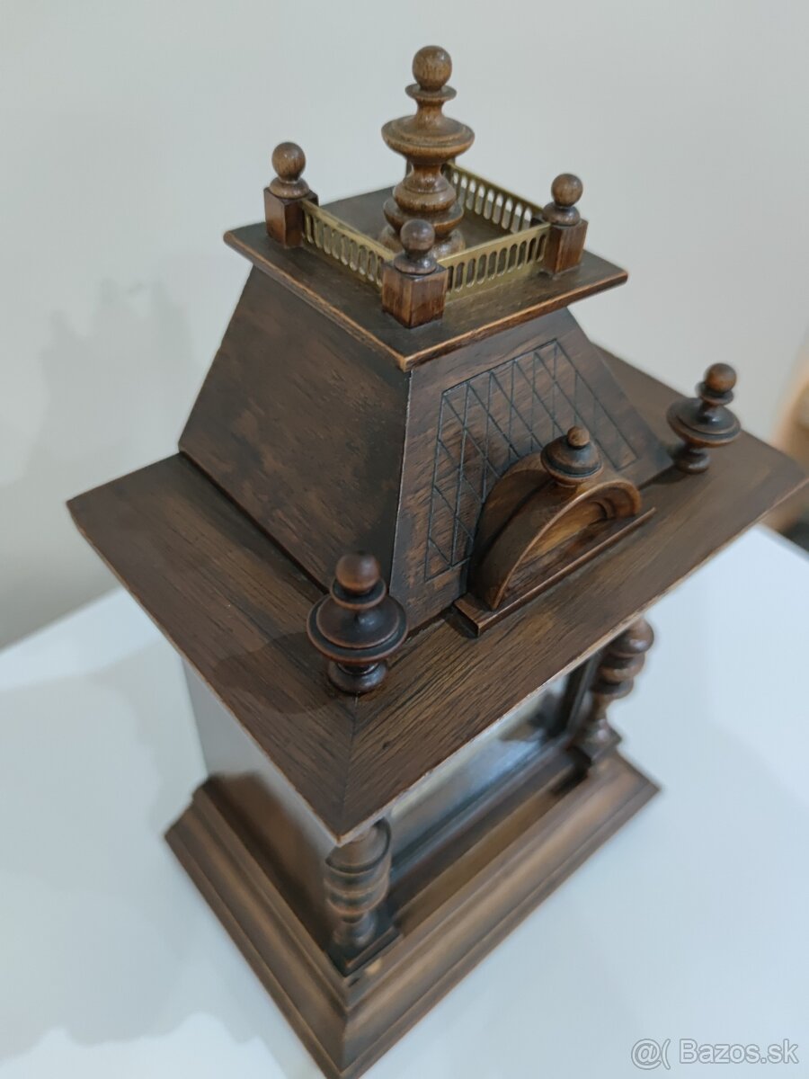 Drevene Hodiny domcekove Junghans - 2