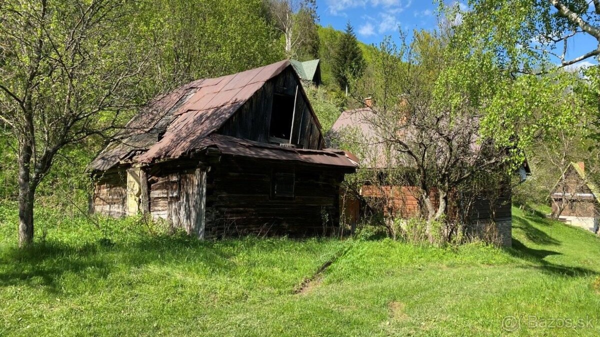 Pozemok 1336 m² s chatou (43 m²) v krásnom prostredí - 2