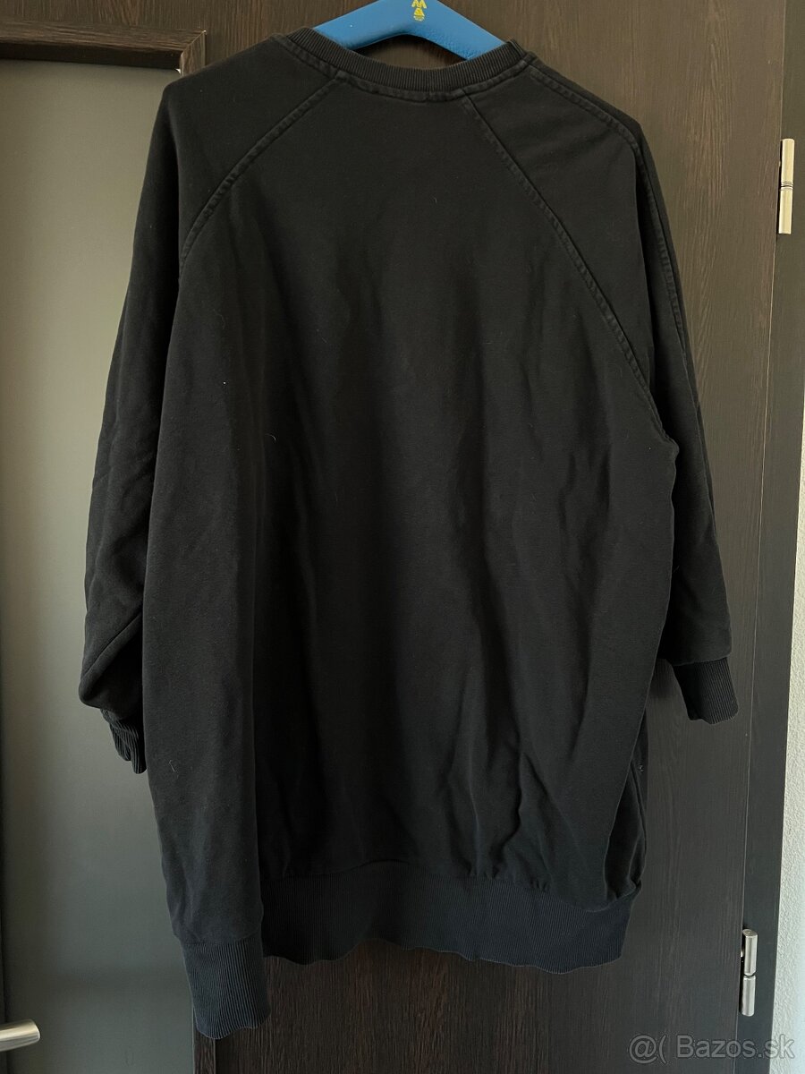 Čierna dámska predĺžená mikina - 2