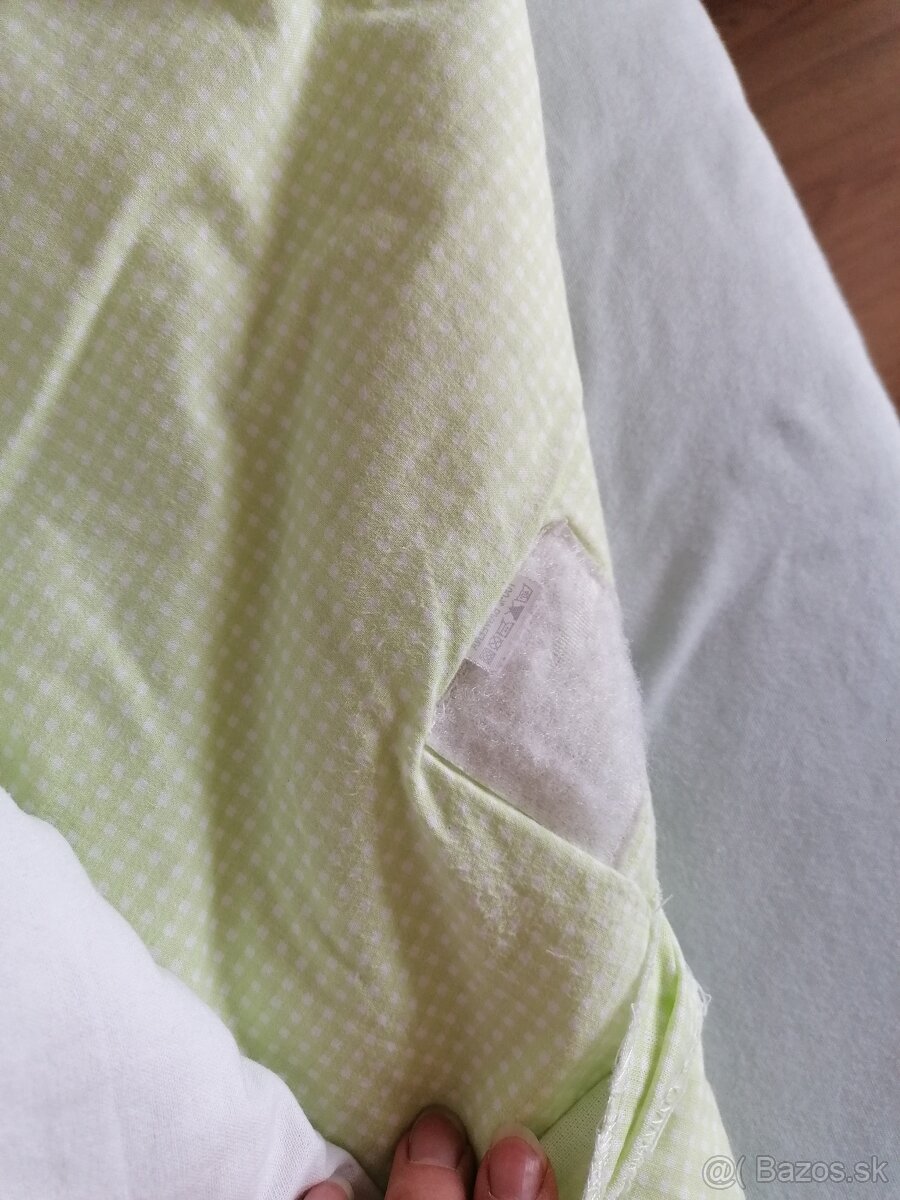 Biela hrubšia zavinovačka a zelená zavinovačka - 2