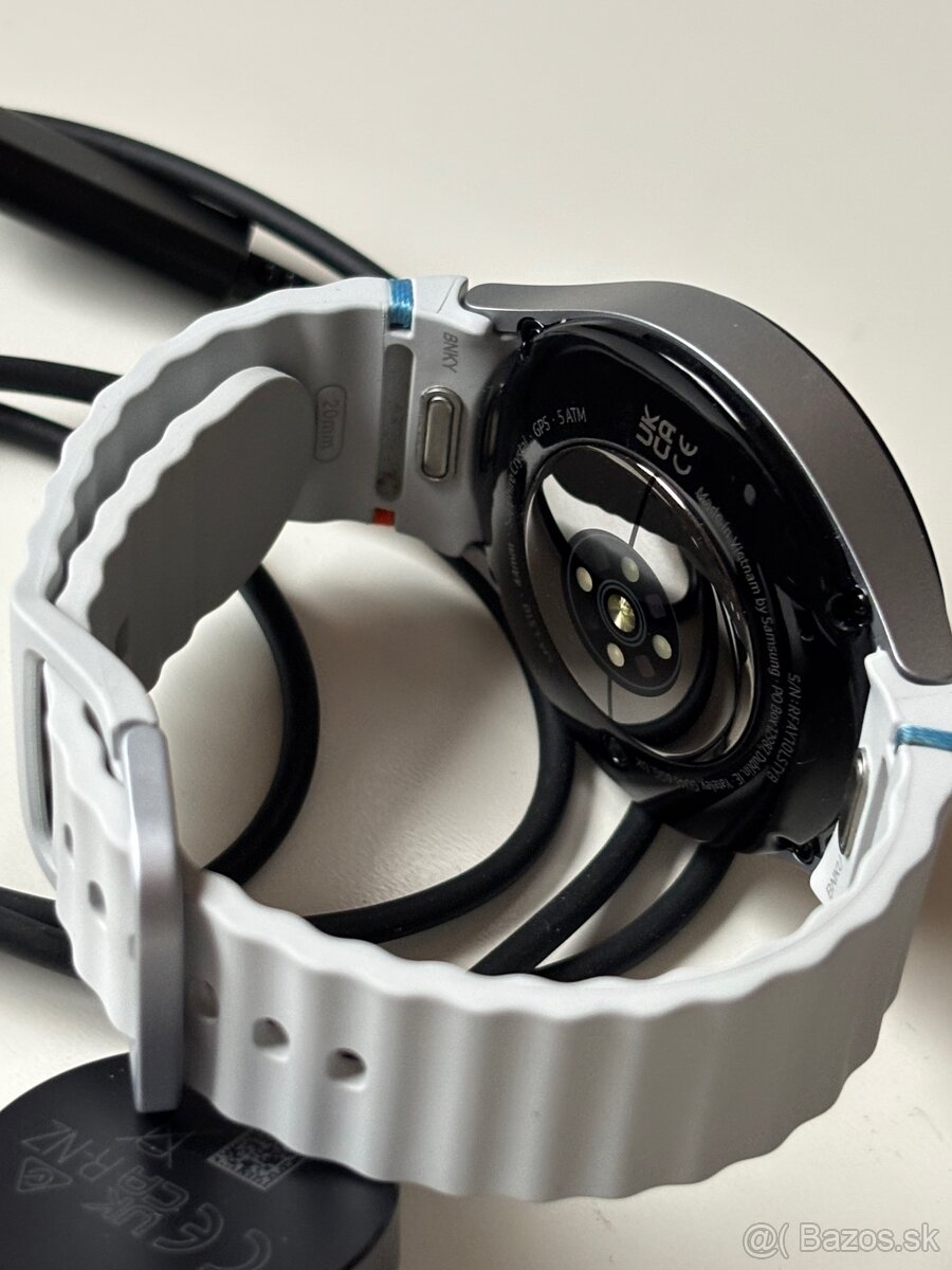 Samsung Galaxy Watch 7 44mm, Grey & Silver - 2