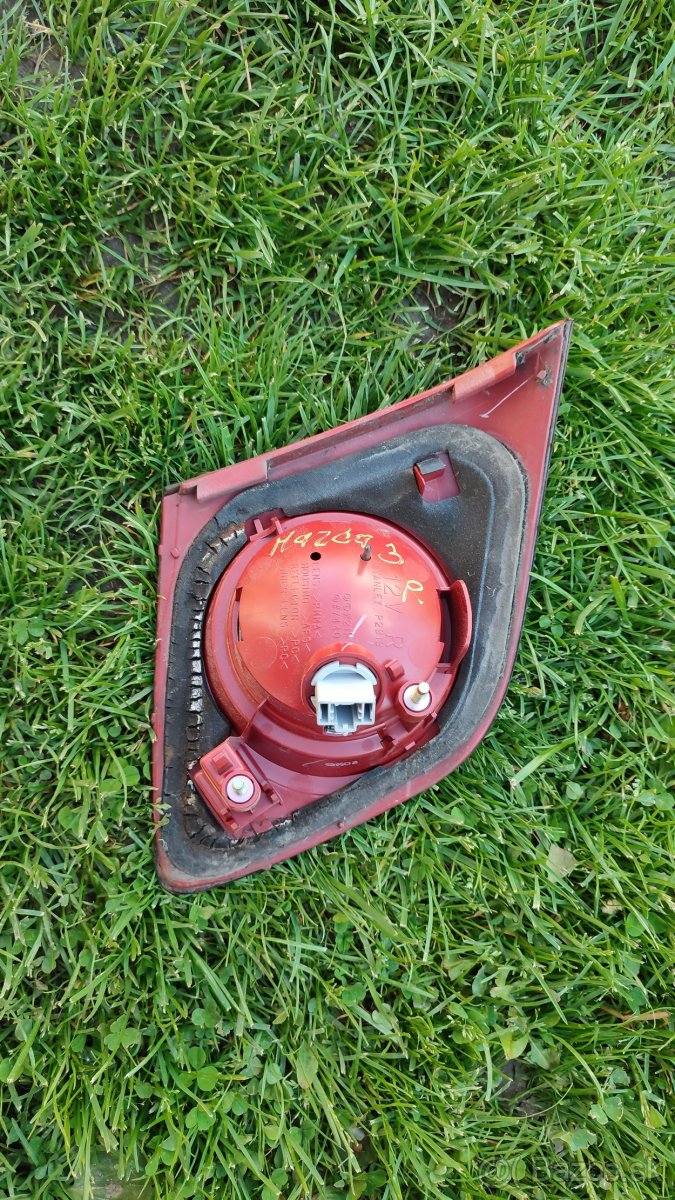 Mazda 3 zadné svetlo - 2