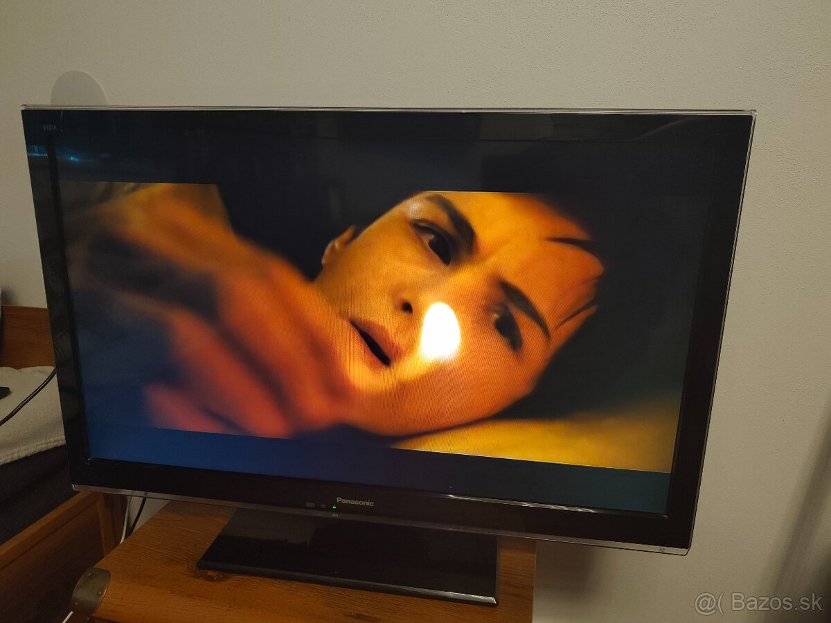 32" Panasonic VIERA TX-L32E5E - 2