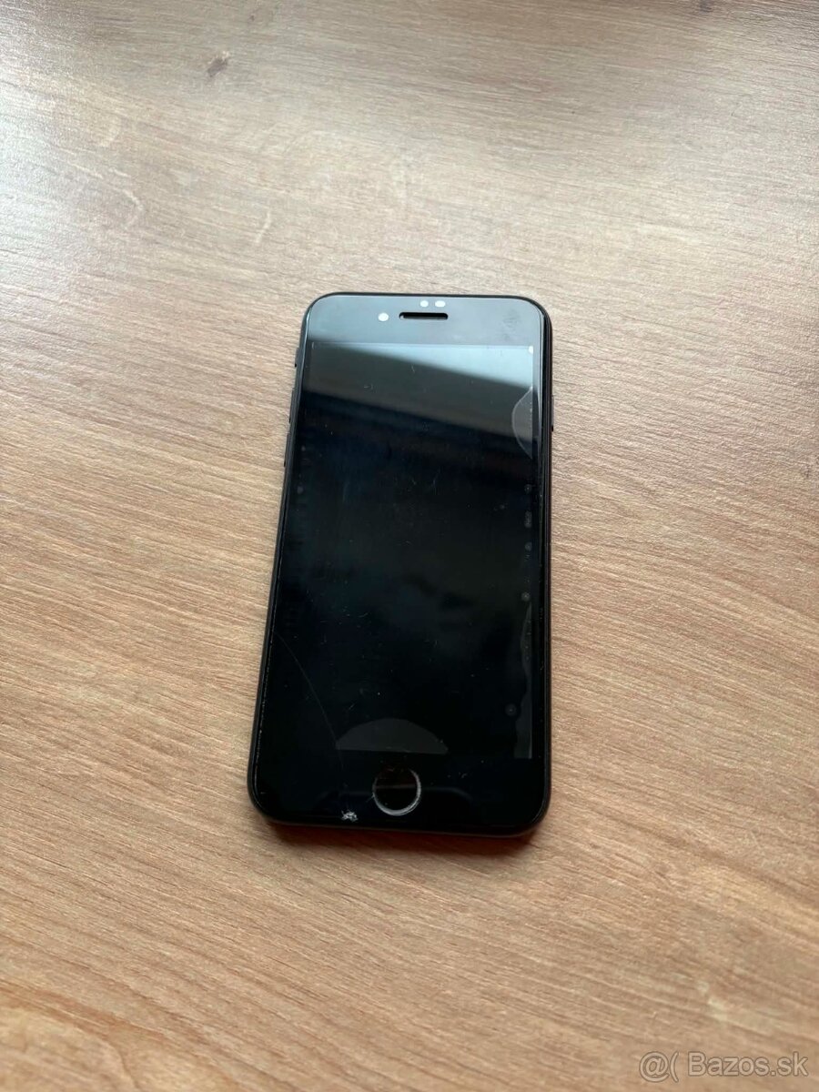 Apple iPhone SE (2. generácia) Black 64GB - 2