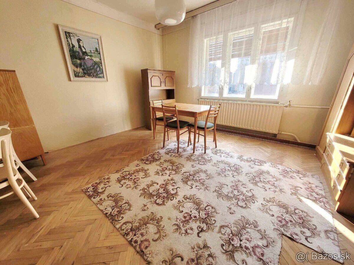 Predáme tehlový rodinný dom s garážou v obci Salka. - 2