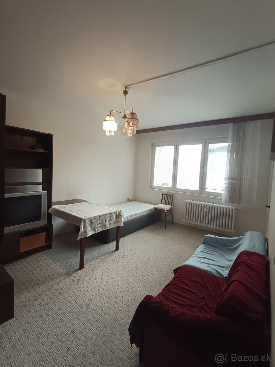 V lokalite Nová nemocnica ponúkam izbu do podnájmu - 2