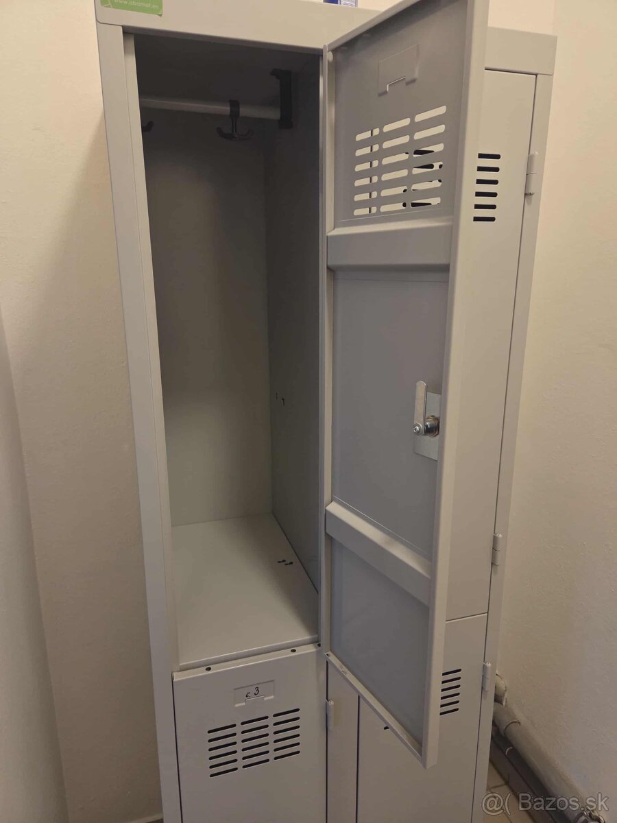 Kovová šatníková skriňa 4 dverová - 2