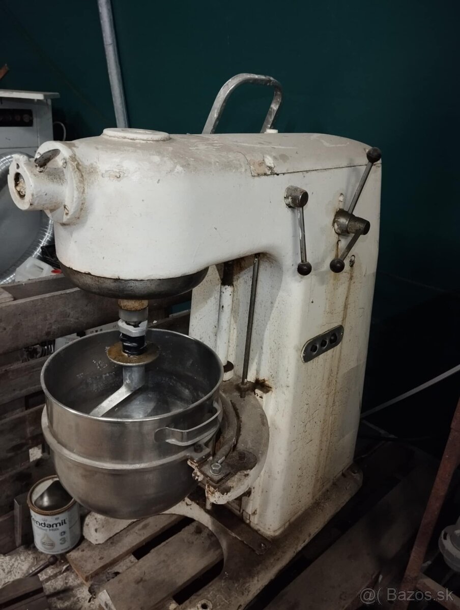 Univerzálny kuchynský robot ALBA RE20. - 2