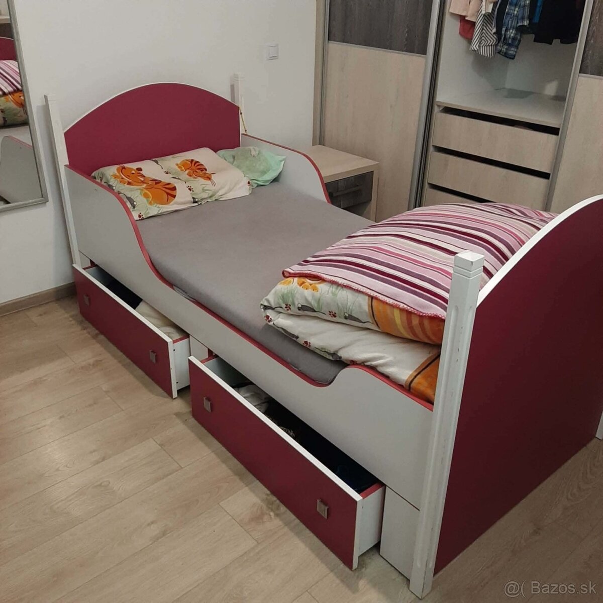 2x detské postele. Rozmery: 90x200 - 2