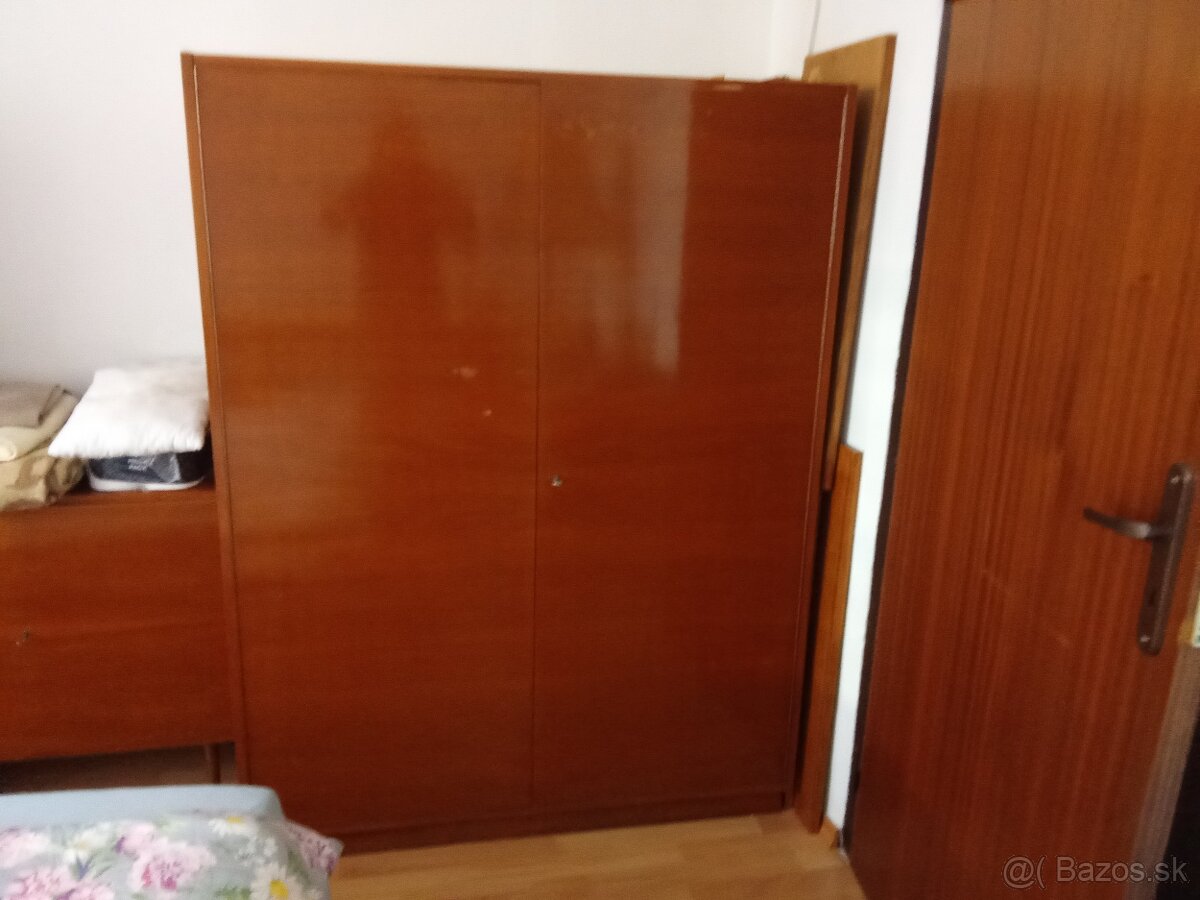 predáme starý dobrý zachovalý retro nábytok - 2