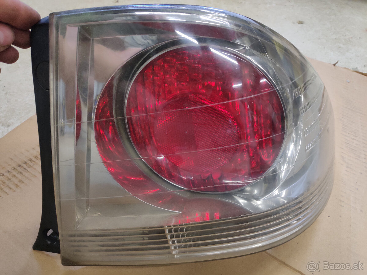 Zadné pravé svetlo lexus is200 - 2