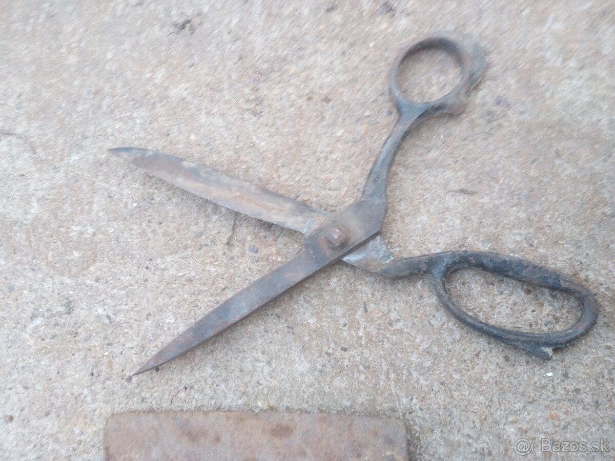 Sekač.nožnice.vesiak.zavazie - 2