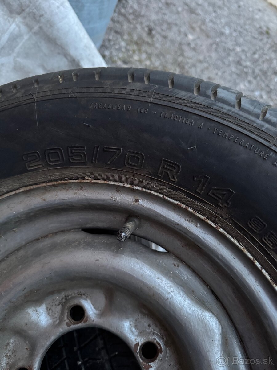 Padá Niva - letná sada 205/70R14 - 2