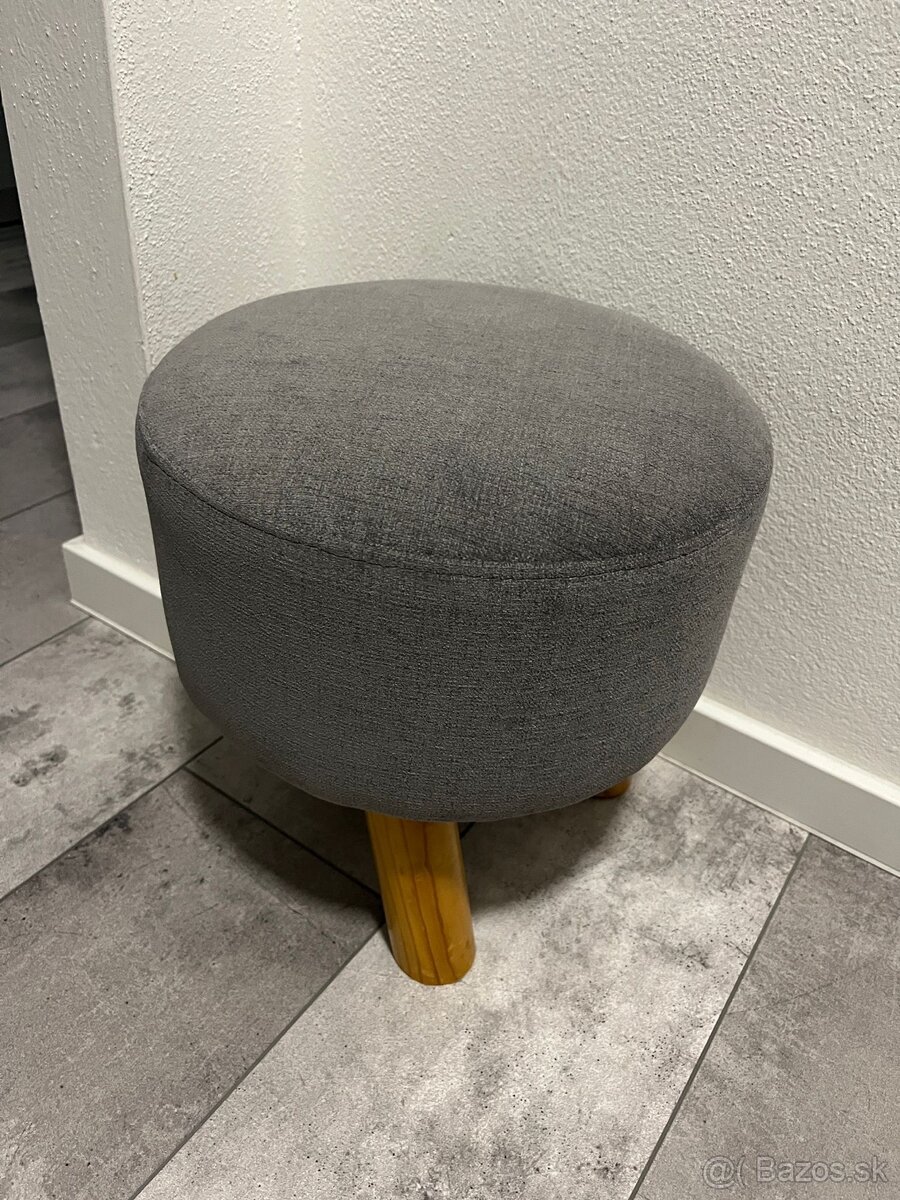 Kreslo a taburetka - 2