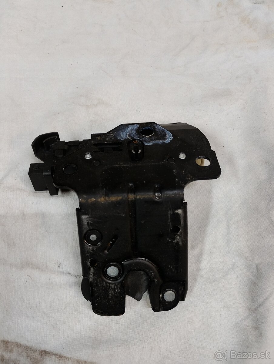 Predám zámok kufra audi - 2