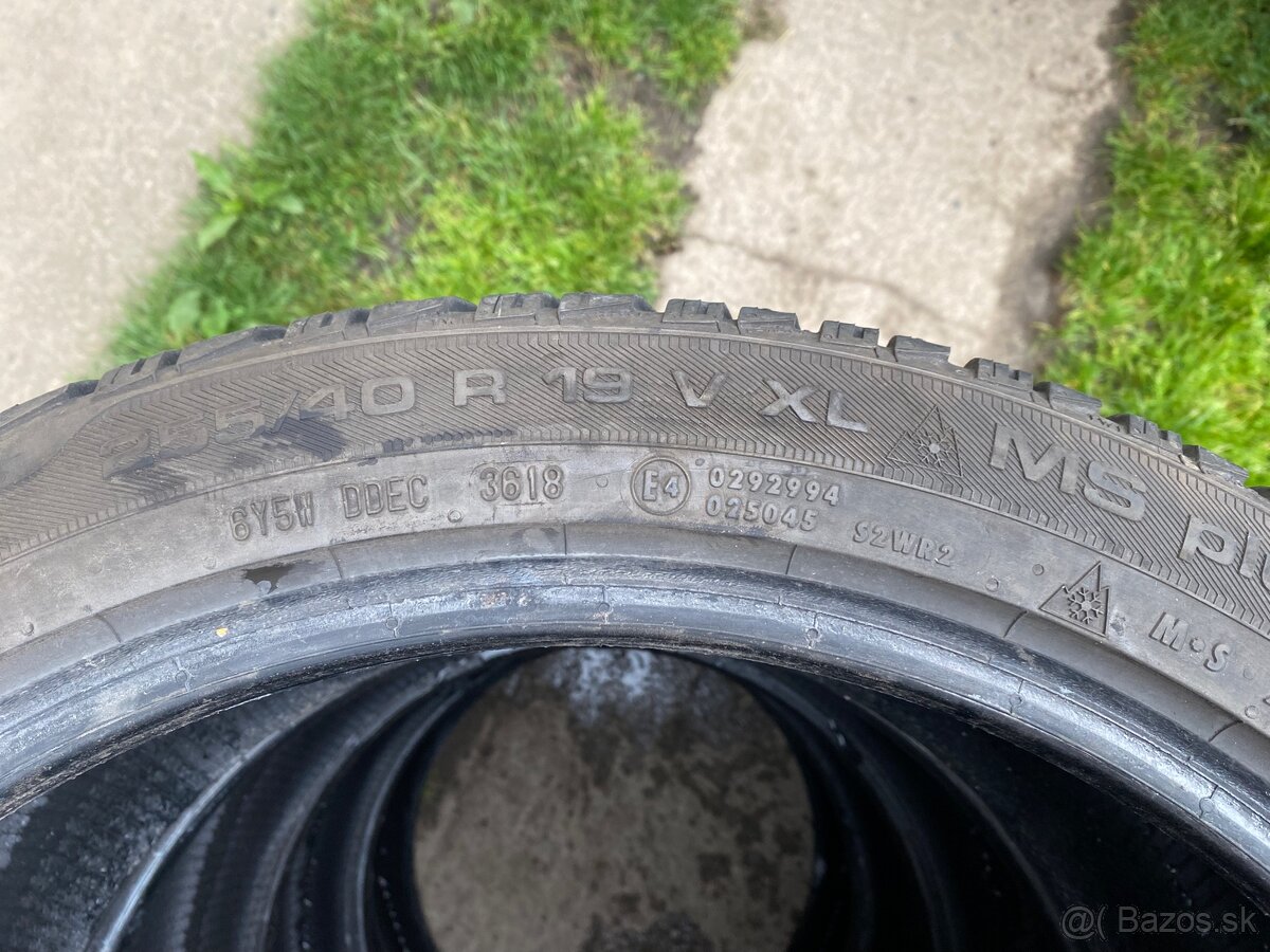 4x 255/40R19 - 2