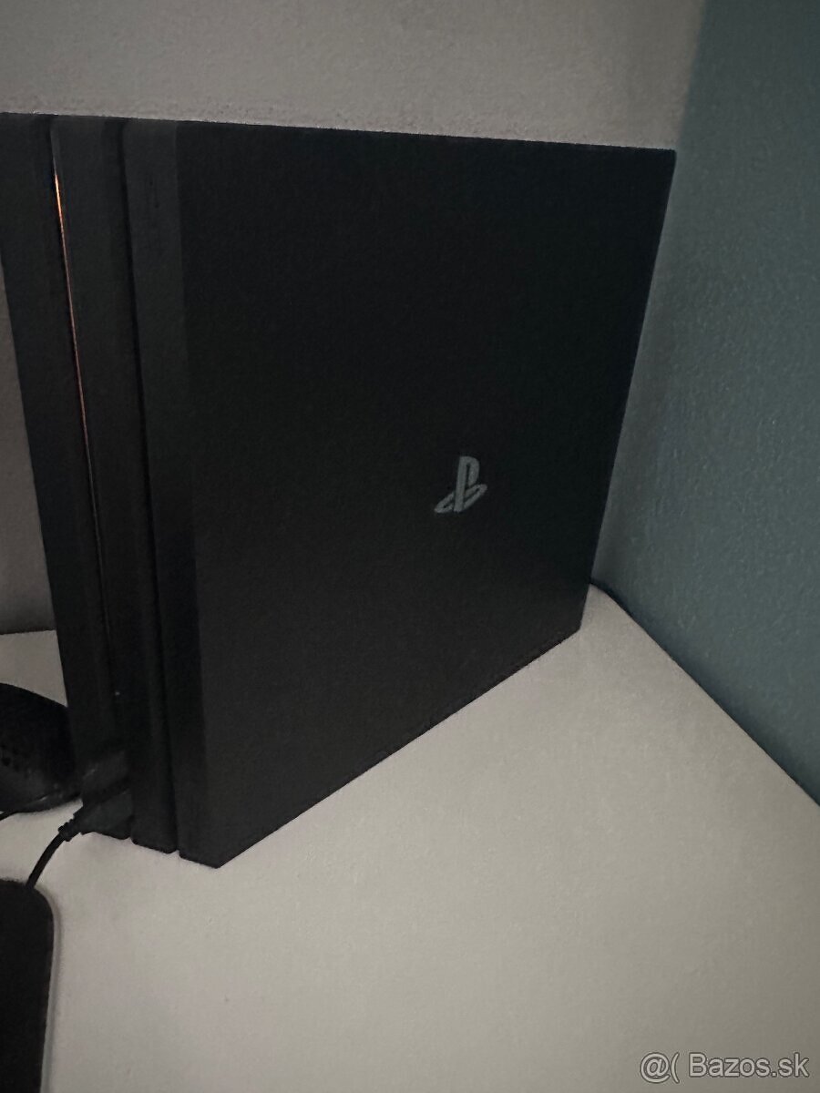 PS4 pro 1TB + hry + ovladac - 2