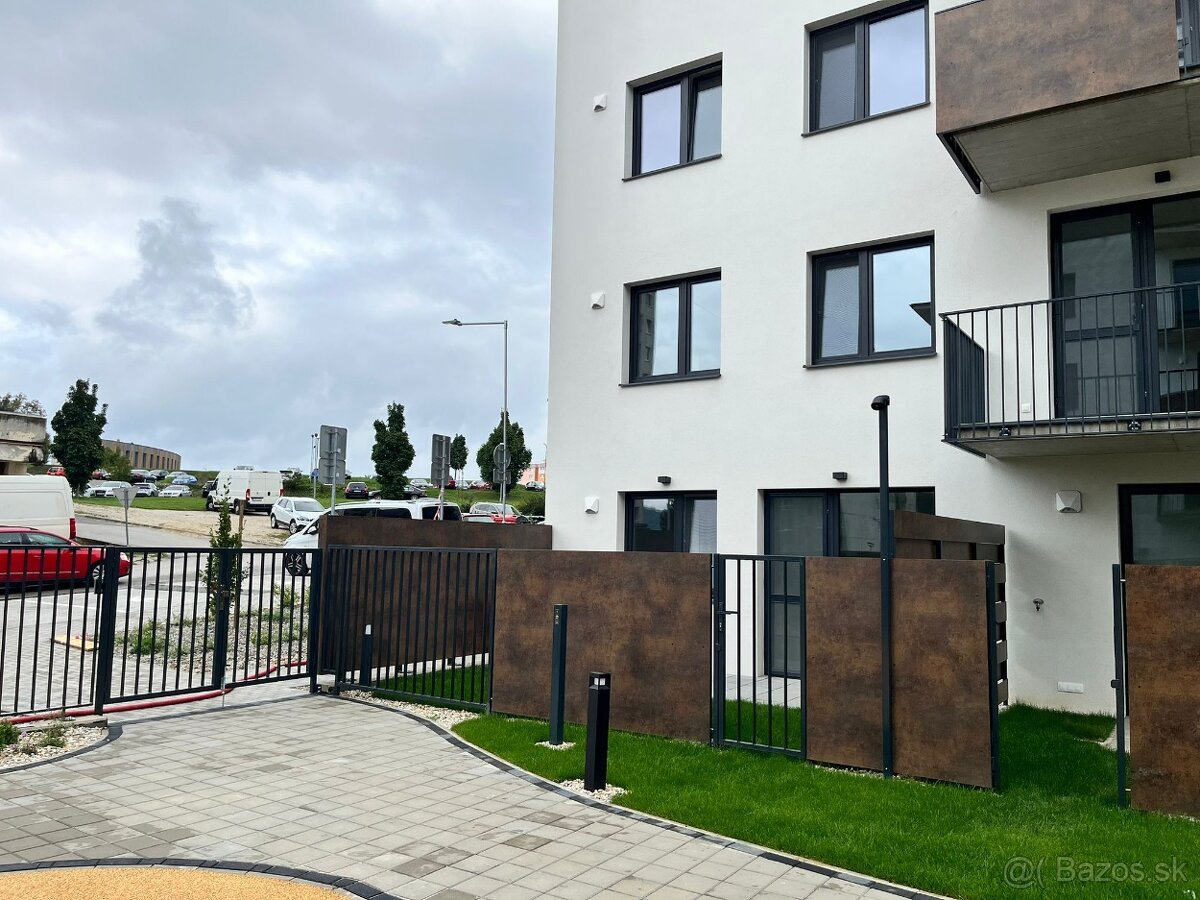 Kancelarsky-obchod. priestor s predzahradkou a VIP parkingom - 2